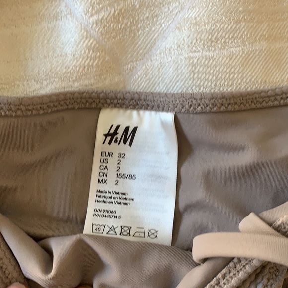 H&M two piece - Picture 6 of 6